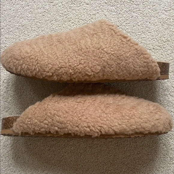 NWT! Intentionally Blank Apres Slippers - Picture 5 of 10